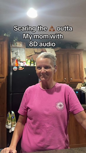 Looked at the front door real quick 😂#prank #mom #8D #joke #haha | 8d audio music
