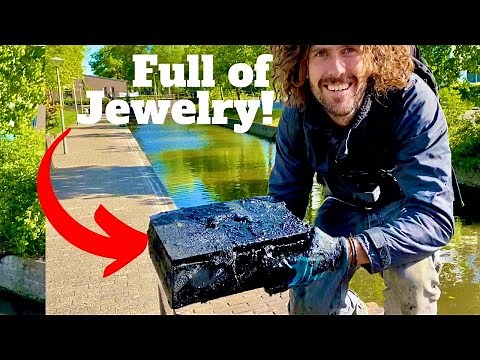 Unbelievable!! Two Safes Found with Cash & Jewlery Inside (Magnet Fishing)
