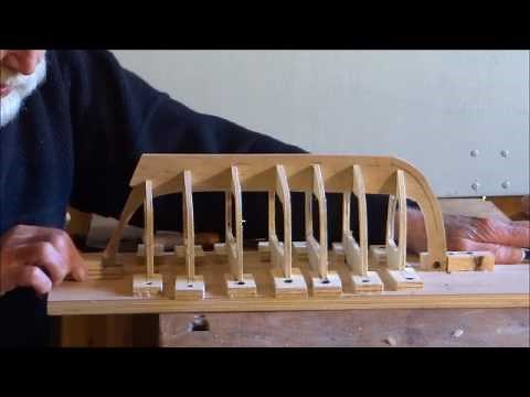 Bateau jouet 31 La charpente de la maquette, les couples et le chantier