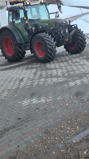 Exploring the 3-Zylinder 200 Vario: A Farming Marvel