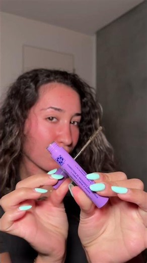 Bonus: it works wonders on brows and roots too!