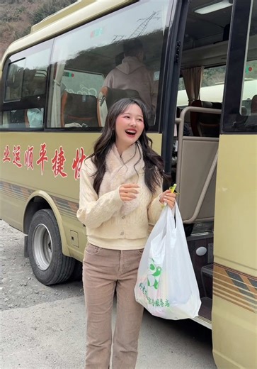 ผจญภัยขึ้นภูเขาสี่ดรุณีกับอาเมย์