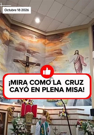🚨⛪ ¡TRAGEDIA EN PLENA MISA EN ECUADOR! 😱💔 El 17 de octubre de 2026, el sacerdote Patricio Alfredo Sánchez Molinari perdió la vida después de que una pesada cruz de madera cayera sobre él mientras celebraba una misa en Guayaquil, Ecuador. La tragedia quedó registrada en una transmisión en vivo y ha causado conmoción. 🕊️ La Arquidiócesis de Guayaquil confirmó su fallecimiento. ⚠️ Las causas del desprendimiento de la estructura aún no han sido esclarecidas. 🗣️ ¿Crees que esta tragedia pudo hab