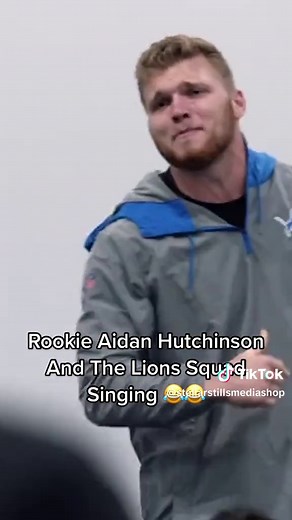 Aidan Hutchinson's Iconic Billie Jean Performance 🎤😂
