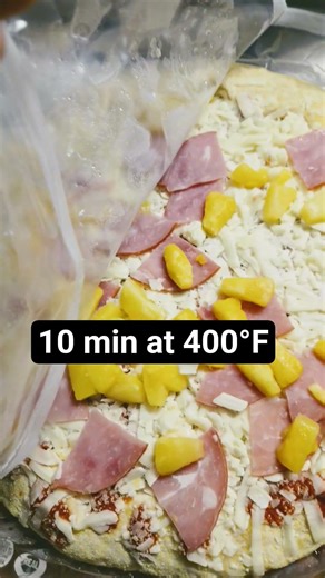 Frozen air fry pizza 🍕 #2026 #airfryer #pizza
