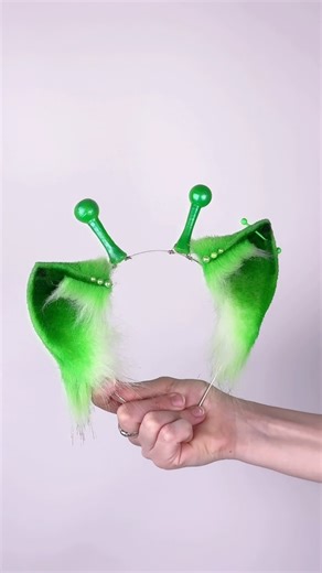 ♱ NekoToMori ♱ faux fur ears ♱ on Instagram: "Alien Cat ears Nekotomori.com #aliencat #furryart #furryfun #furrycommissions #furryartcommissions #furryartworks"