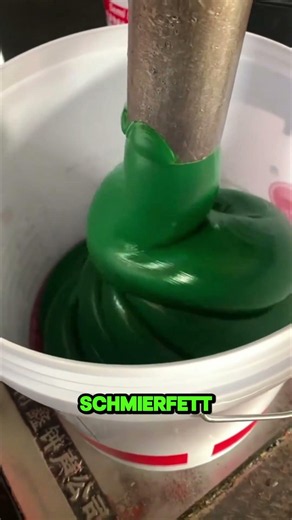 The Secret Behind the Different Colors of Grease ⚙️🔴