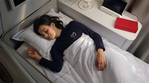 Pyjamas Jacquemus, produits Sisley… Les détails luxe des nouvelles suites "La Première" d'Air France