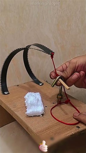 Method of making an elastic mechanism model with a hacksaw blade 🪚🔧🤖