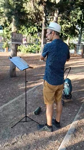 לזכר מתי כספי האהוב - המשך מסע שיריפוי והיום - הכתיבה מרפאת. תמיד הספקתי הרבה בחיים.טליה מטיילת. טיולים בעולם מפה ועד ניו זילנד. מסיימת בקלילות תוך כדי תואר שני בתולדות ישראל בגיל 25 במסלול הישיר כמצטיינת הדיקן .האמת היא שלא ידעתי מה הכיוון המקצועי שלי , רציתי מאוד לתרום, נשגב מבחינתי איך מגיל קטן ידעתי שאעבוד בחינוך ואהיה מורה כמו אמא שלי. פחדתי מיזה מאוד. לא רציתי להיות מורה,פחדתי מהתלמידים והחששות אכן התאמתו כשלימדתי שנתיים (יותר נכון בכיתי יום ולילה)בחטיבת הביניים בתור מורה לשל"ח "אבני החושן