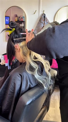 BAY AREA HAIRSTYLIST | Vallejo Ca + Travel on Instagram: "watch me work : adding 613 to natural hair Would you guys call this a quick weave ?!!! Idk how to name it but @lashedby.mymy came to me and said she wanted blonde highlights without sitting for hours 🤭 & I did just that !!! style : Blend in middle part bundles : provided by client Book Under : MUST TEXT 5108312168 to book (not a service yet) January books are now open, but availability is limited! Make sure to click link in bio to book &