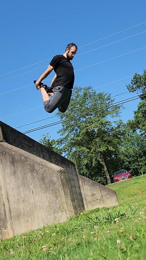 8.4K views · 916 reactions | Death diving to hard ground? Tutorial coming out on how to roll out of anything. I call it the death drive roll  | Ronnie Street Stunts | Facebook