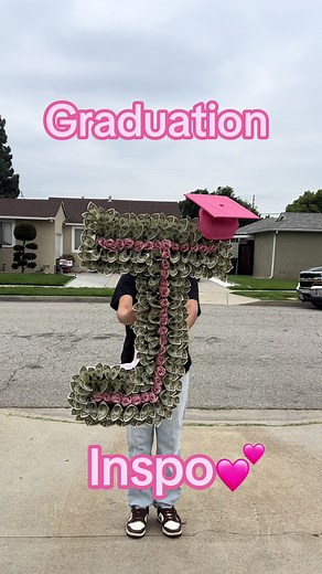 Creative Graduation Gift Ideas: Money Bouquet Tutorial