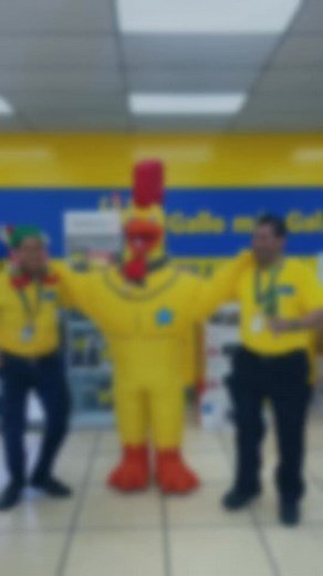 *🎄🐔 ¡La Navidad llegó a El Gallo más Gallo y viene con todo! Luces, ambiente festivo y las mejores promociones para estrenar en grande. 🎁✨ Vení, descubrí lo nuevo y viví la magia de la temporada con nosotros. | El Gallo más Gallo Guatemala