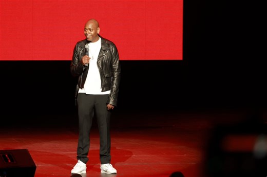Dave Chappelle delivers impromptu rap performance at Cincinnati festival