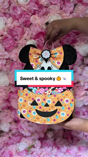 Trick or treat with Minnie 🎃 🍬 This Loungefly mini backpack is shaped like a pumpkin, sprinkled with candy and topped with Minnie’s iconic bow. A Halloween must-have for Disney fans! 🎒 Available now at PixieVault (check link in bio) 💡 Tap follow for more Disney drops! #smallbusiness #loungeflydisney #disneycollector #minniemouse #loungeflycollector