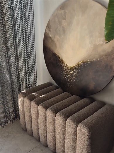 Kto właściwie powiedział, że obraz musi mieć kąty proste? ✨️ Dostępny ✨️ malarstwo abstrakcyjne | proces malowania | abstrakcja na okrągłym podobraziu | abstract painting | painting process | obraz do salonu #malarstwoabstrakcyjne #paintingprocess #abstractart