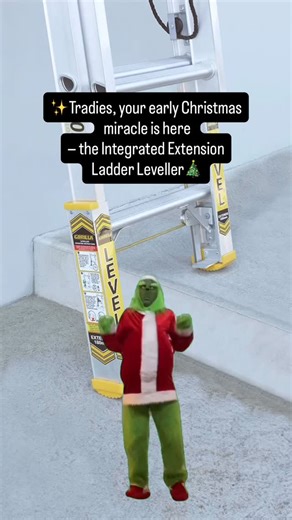 Even the Grinch couldn’t steal this launch from us.💚 Gorilla’s first ever Integrated Extension Ladder Leveller has officially landed — and we’re calling it an early Christmas gift for tradies everywhere. 🎁🪜 Available now in three levelled-up models: • EL8-LVL • EL10-LVL • EL12-LVL Built for uneven ground and serious work: • Integrated levellers extending up to 180mm • Single rope-pull release system • Strong roll-lock D-rungs • 150kg industrial rating • Fully Australian Standards compliant Ch