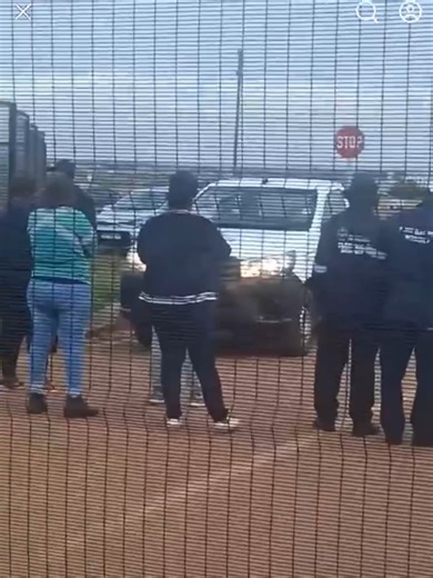 WATCH: Gates locked by protestors at King Nyabela Hospital in Middelburg Middelburg residents were left stranded outside – and inside – King Nyabela Hospital this morning, after hospital gates were locked for several hours during a protest. Read more: https://www.citizen.co.za/middelburg-observer/news/2026/01/21/gates-locked-by-protestors-at-king-nyabela-hospital-in-middelburg/ #MiddelburgObserver #Mpumalanga #stevetshwetelocalmunicipality #Middelburg #kingnyabelahospital
