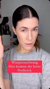 Eine Wimpernzange macht eure Wimpern nicht kaputt und reißt sie euch auch nicht aus, wenn ihr auf folgende Dinge achtet: Es sollte eine gute Winpernzange sein, ich empfehle die Marken Tweezerman oder auch Shu Uemura. Wechselt regelmäßig das Gummi das im unteren Stück der Zange klemmt. Achtet auf den Winkel in dem ihr die Zange ansetzt und übt nicht zuviel Druck aus❤️ #wimpern #wimpernzange #wimperextensions #mascara #wimpernzange #schminken #schminkenlernen #schminkroutine | Fraubeauty