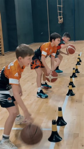 🔥 HAND CONTROL SERIES🔥 Ball manipulation isn’t about fancy moves — it’s about control, rhythm, and deception under pressure. Ripcone Ball Manipulation Series 1️⃣ Over–Over → Double Cross 2️⃣ Over–Over → Between 3️⃣ Over–Over → Double Between 4️⃣ Over–Over → Thru–Thru 5️⃣ Over–Over → Behind We use this series to build: • Hand speed & coordination • Change of rhythm • Ball protection in tight space • Confidence attacking defenders This is the type of detail you don’t get in team practices — but 