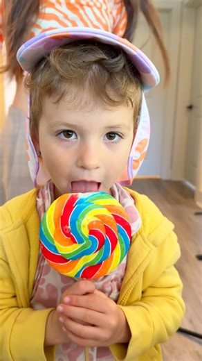 Mom Pranks on Cute Baby 🤣🍭🥰❤️😘🤪😍👶🏼