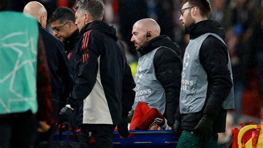 Liverpool-profil båret fra banen: Tror det er slemt