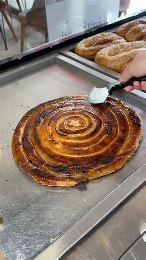 Bu böreğin adını bilen var mı #reklam #food Begoviç Börekçisi