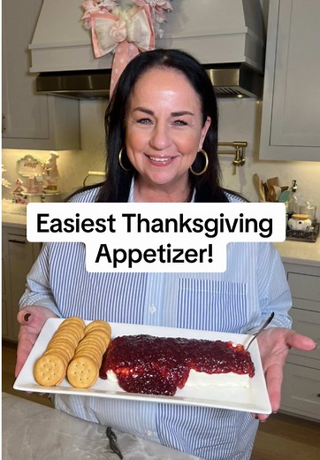 Millions of you love this last year, the easiest thanksgiving appetizer to make this year! #thanksgiving #thanksgivingappetizer #thanksgivingdinner #appetizer #easyappetizers