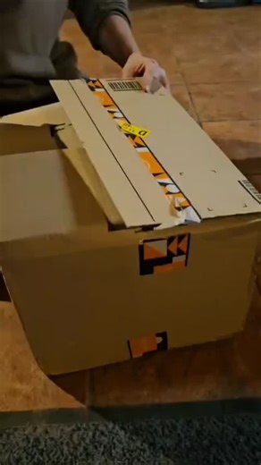 Krümelranch Alpen on Instagram: "17.12.25 Teil 4 Pakete Pakete Pakete 📦 📦 📦 📦 📦 📦 Nächstes Jahr entsteht die Krümel-Ranch in neuen Glanz dank euch 🥰 PayPal: Kruemel-ranch@gmx.de Florian Lippe Empfänger: Tiergnadenhof Krümmel-Ranch Alpen E.v Sparkasse am Niederrhein Iban: DE39354500001101145017 BIC: WELADED1MOR oder Volksbank Niederrhein eG Tiergnadenhof Krümel-Ranch IBAN: DE12 3546 1106 0127 5650 15 BIC: GENODED1NRH Gemeinnützigkeit ist vorhanden Spendenquittungen können ab 300,- Euro aus