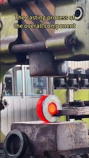 The casting process of the overall component #machine #factory