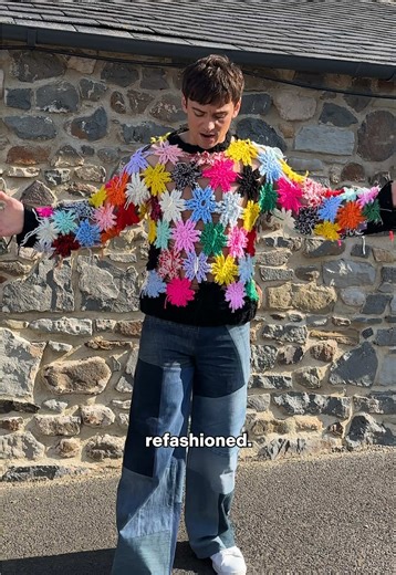 GAME OF WOOL KNIT-CHECK WEEK 7 🧶✅ This week the theme was refashioned, and Cavia made this crochet & knit hybrid from scrap yarns 🌸🌺🌻 Full look by Cavia Shoes @adidas Styled by @jamesyardley