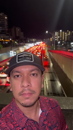 JUSTIN KAINOA on Instagram: "🚨 LIVE UPDATE 🚨 No Christmas lights — just brake lights 🎄🚗 H-1 town bound is fully backed up near the Ward Ave overpass, between Kinau and Punahou.Multiple lanes closed, traffic at a standstill as of 10:40 PM. Plan accordingly. 🔥 Shirt @kahala #BreakingNews #HonoluluTraffic #HawaiiNews #LiveUpdate #JustinKainoa"