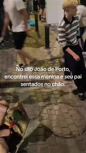 Lo que hay que hacer un padre por su hija. (quando sua filha faz malcriação porque não lhe compraram um trompete)@Paella con Farofa #ayudar #brasilportugal🇧🇷🇵🇹 #porto #fy #humor @Paella con Farofa