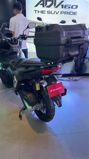 Here's a demo of the new smart top box in the 2026 Honda ADV 160. It will be available in the Philippines this May. #topgearph #HondaADV160 #HondaPhilippines #HondaMotorcycles #Honda #scooters | Top Gear Philippines