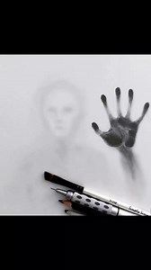 dibujos a lápiz tridimensionales de Willie Hsu El artista Willie Hsu dibuja espeluznantes bocetos de animales y personas que parecen haber quedado atrapados detrás de un cristal. Con cada dibujo construido usando sombras inteligentes, los hace parecer como si fueran reales, tridimensionales y están tratando de llegar al espectador desde la otra vida a través de la página. "Hay algo en la belleza enigmática que rodea lo desconocido que encuentro realmente intrigante", comenta el artista . "A menu