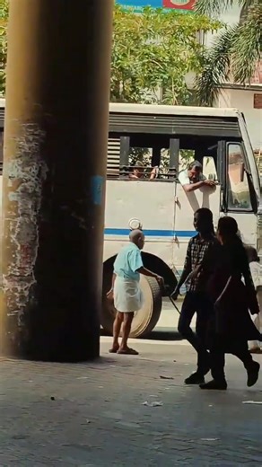 12K views · 413 reactions | A salute to the ksrtc driver | Classic TNSTC KL buses | Facebook