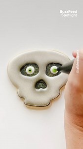 Whoa, that potion cookie in the end. Next-level spooky cookies thanks, @allthesugartx ? | BuzzFeed UK