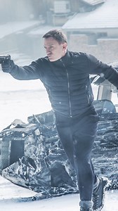 Daniel Craig breaks down the workout process for the James Bond films and how he ultimately began exercising regularly. #ActorsOnActors | Variety