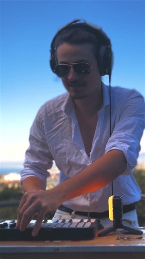 House Funk Live Looping with Stunning South African View