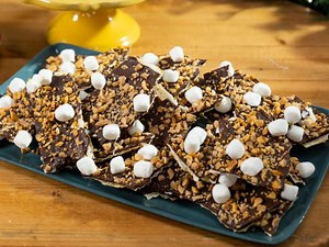 Toffee and Peanuts Matzo Bark