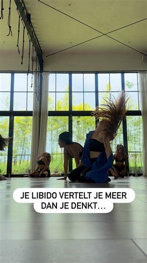 Suzan van de Ven on Instagram: "Libido verdwijnt niet zomaar. Het trekt zich terug wanneer een lichaam te lang in overleving staat. Wanneer je systeem altijd aan staat. En geven belangrijker werd dan ontvangen. Waardoor er geen ruimte meer is om te zakken, te voelen en te openen. Veel vrouwen denken dat er iets mis met ze is. Dat ze “gewoon weinig zin” hebben. Dat dit hoort bij ouder worden, drukte, verantwoordelijkheid. Maar je libido is geen knop die je verliest. Het is een signaal. Een fluist