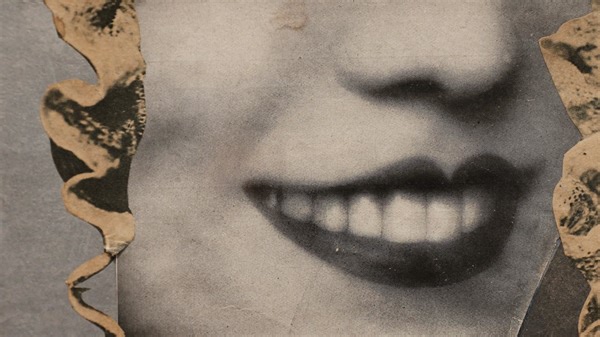 Entdecke die faszinierende Welt von Hannah Höch, einer Pionierin der modernen Collage und Fotomontage. Mit ihrer einzigartigen Mischung aus Humor und Hingabe hat sie die Grenzen der Kunst erweitert und alltägliche Bilder in kraftvolle Aussagen verwandelt. Als einzige Frau im Kreis des Berliner Dadaismus war ihr Einfluss unbestreitbar bahnbrechend. Diese Ausstellung präsentiert die Verbindung zwischen Film und Fotomontage in Höchs Werk, zeigt ihren visionären Ansatz und verdeutlicht ihren Einflus