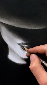 1.6M views · 25K reactions | Simple sketch in charcoal ✍️ girl with hat #drawingtutorial #howtodrawaface #howtodraw #easydrawing #drawing #desenho #dibujo #disegno #dessin #tutorialdedesenho | Keith Nunes | Facebook