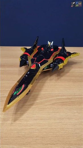 [4K][1분 변형] 상상의 동물 그리폰이 모티브! 초음속 스텔스기가 검은 기사로 변형! 메탈카드봇W 나이트그리폰 [PREVIEW] - 25년 12/1(월) 리뷰 공개 예정