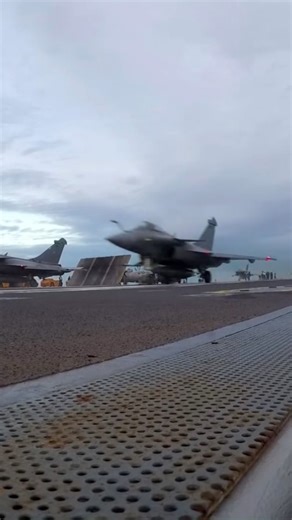 @lachasseembarquee rafale-m take off, mission & landing onboard deck. Fact check Certainly! Here’s a brief explanation of the Rafale M takeoff procedure from the deck of an aircraft carrier, detailed in three key points: 1. **Pre-Takeoff Preparations: -**Aircraft and Pilot Readiness: - System Checks: pilot conducts thorough pre-flight checks, ensuring all systems are operational. This includes avionics, communication systems, flight controls, and weapon systems. The pilot also confirms fuel leve