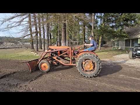 1950 Allis Chalmers CA tractor fixing the driveway