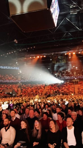 Andra on Instagram: "Si uite asa s-a terminat Turneul Național de colinde! A fost extraordinar! Va multumesc si va iubesc! ❤️"