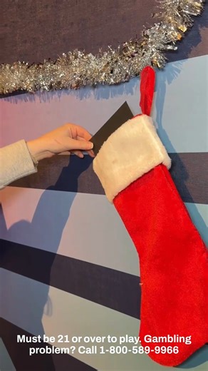 Will you take home $10K cash from Santa's stash? 🎅 🎁 6:30pm - 9pm: 10 winners every 30 minutes, to receive $100 PENN Bonus Play 🤶 9:30pm 7 winners will be drawn as finalists to select a case to determine if they win $1,000 PENN Bonus Play or $10,000 cash! | Hollywood Gaming at Dayton Raceway