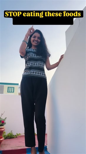 Suchi-Ayushnidhi on Instagram: "1️⃣ Fruit Juice / Smoothies ❌ Causes bloating ❌ Sugar spike → belly fat storage ✔ Eat whole fruits instead 2️⃣ White Bread / Toast / Biscuits ❌ Refined carbs ❌ Triggers gas & bloating ❌ Increases belly fat 3️⃣ Cornflakes / Flavoured Oats ❌ Hidden sugar ❌ Poor satiety ❌ Insulin spike → belly fat 4️⃣ Idli / Dosa (without protein) ❌ High carb load ❌ Causes bloating ❌ Makes you hungry soon 5️⃣ Ragi Java (plain) ❌ Heavy carb ❌ Slows digestion in morning ❌ Leads to bell